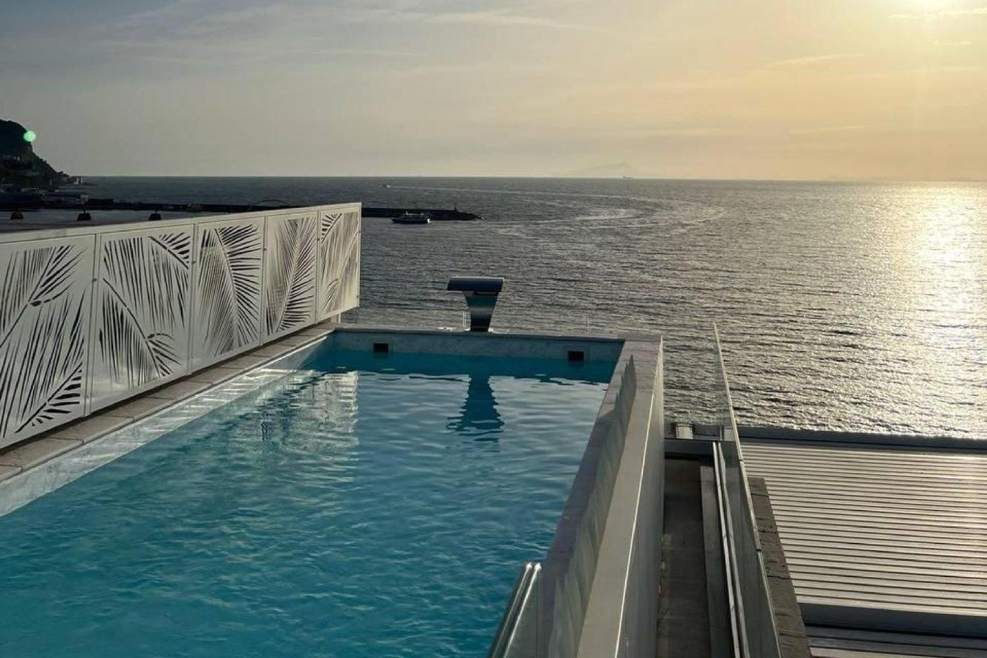 Hotel Stabia Кастелламмаре-ди-Стабия Экстерьер фото